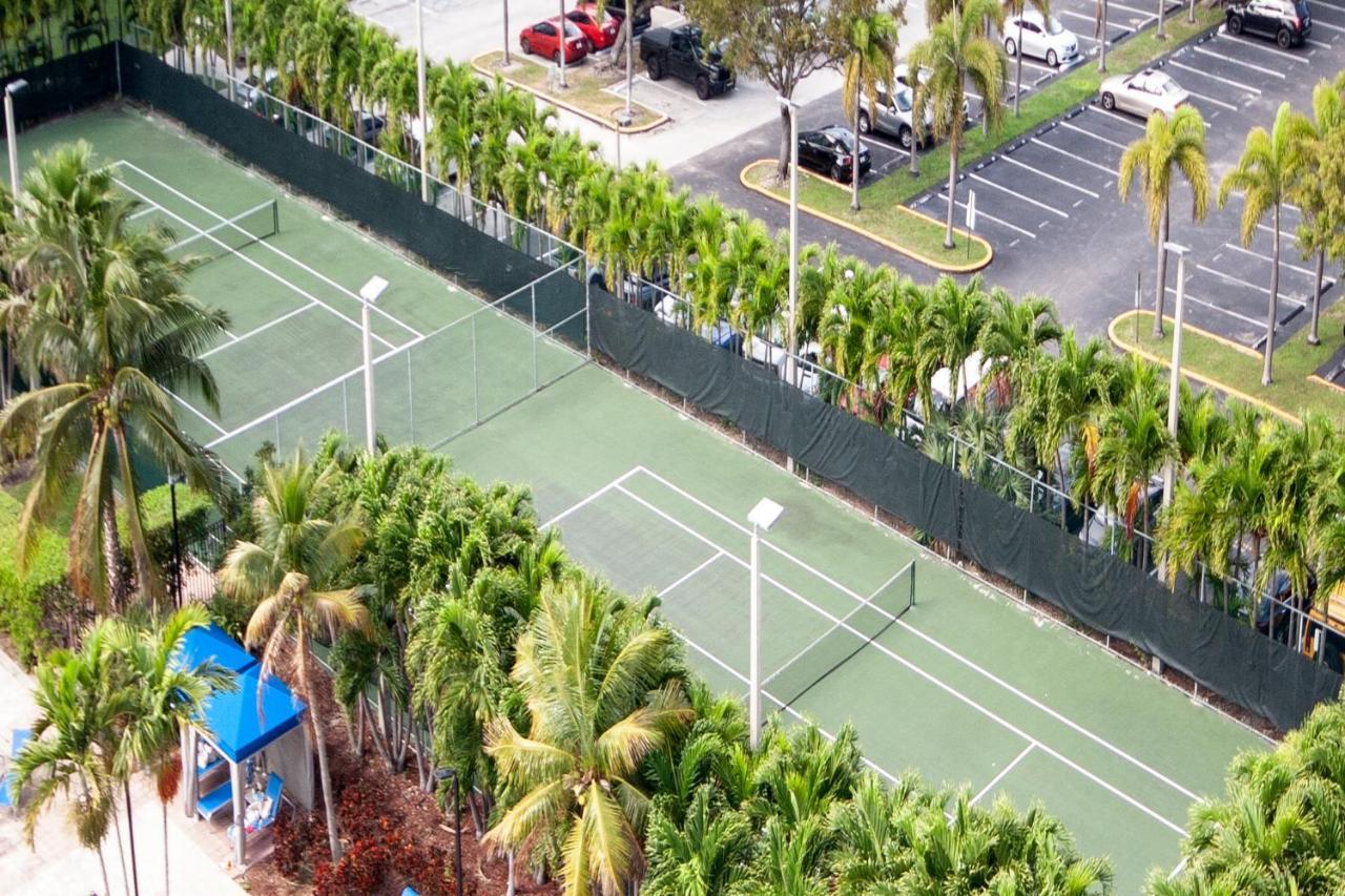 Ocean Reserve Luxury Condos Across From Sunny Isles Beach Miami Beach Exterior foto